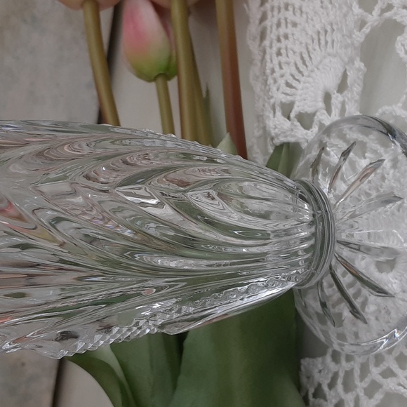 Pressed Clear Glass 7" Footed Bud Vase Diamond Leaf Pattern - Picture 2 of 7